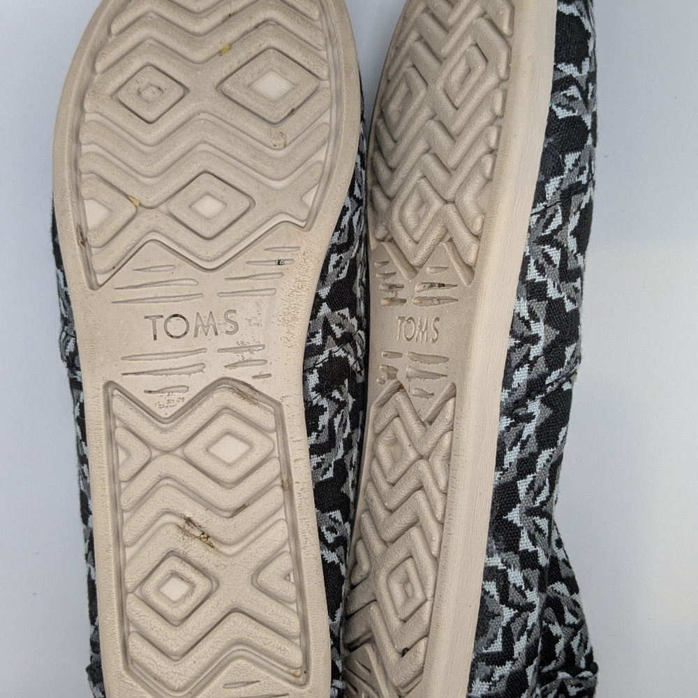 TOMS Women's Black and White Patterned Canvas Slip On Loafers - Picture 7 of 7